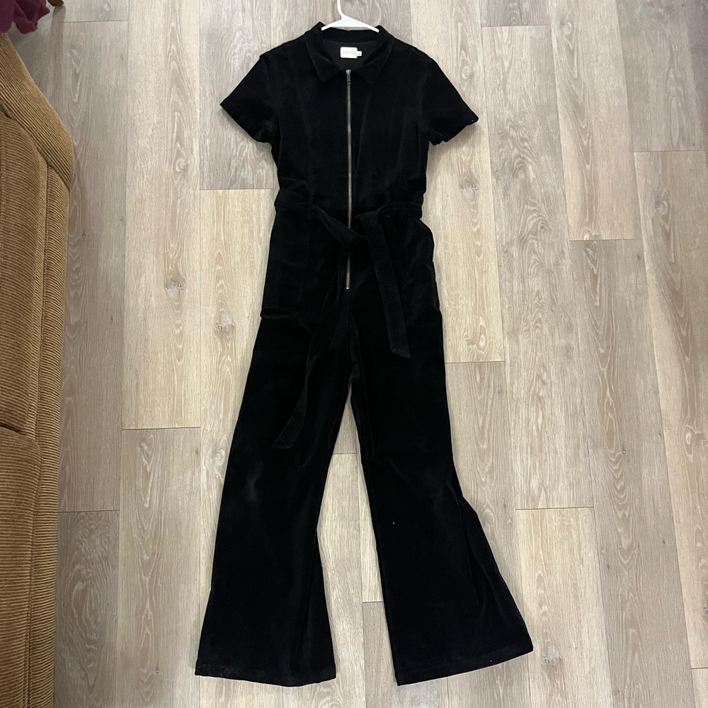 Alice + Olivia Black Short-Sleeve Zip-Front Velvet Jumpsuit with Tie Waist